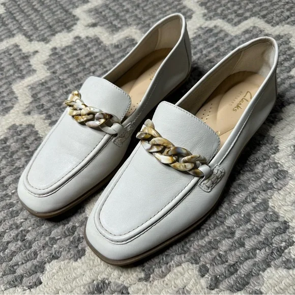 Clarks Leather Sarafyna Iris Comfort Loafers in Cream - Picture 2 of 9
